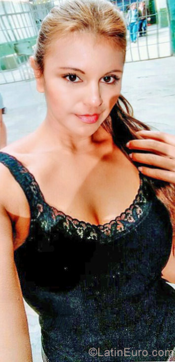 Date this pretty Colombia girl Carmen from Bogota CO20319