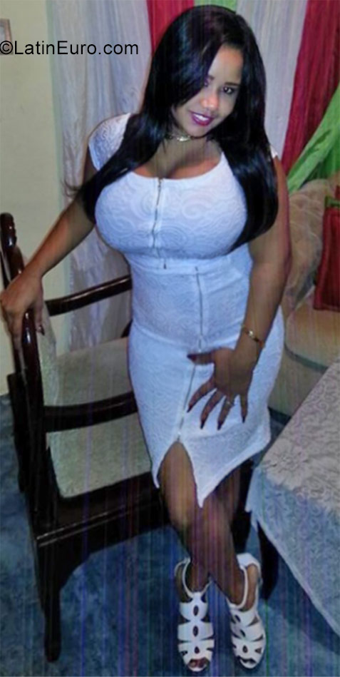 Date this stunning Dominican Republic girl Margarita from Santo Domingo DO27667