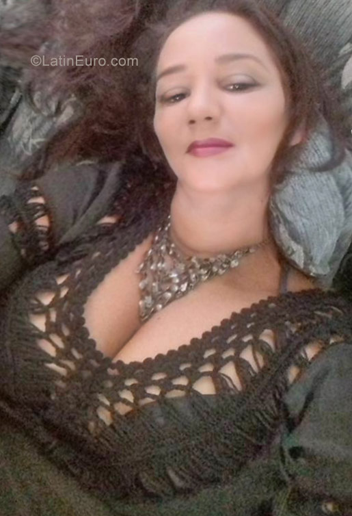Date this sultry Brazil girl Gedelia from Governado Valadares BR9933