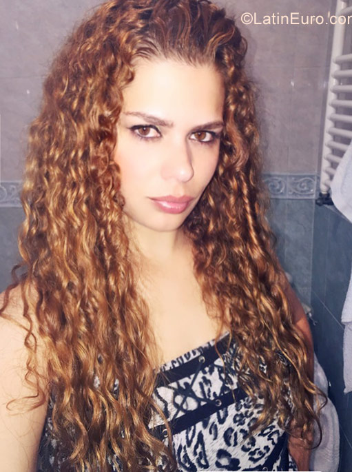 Date this hot Portugal girl Angelsammy from Lisboa PT77