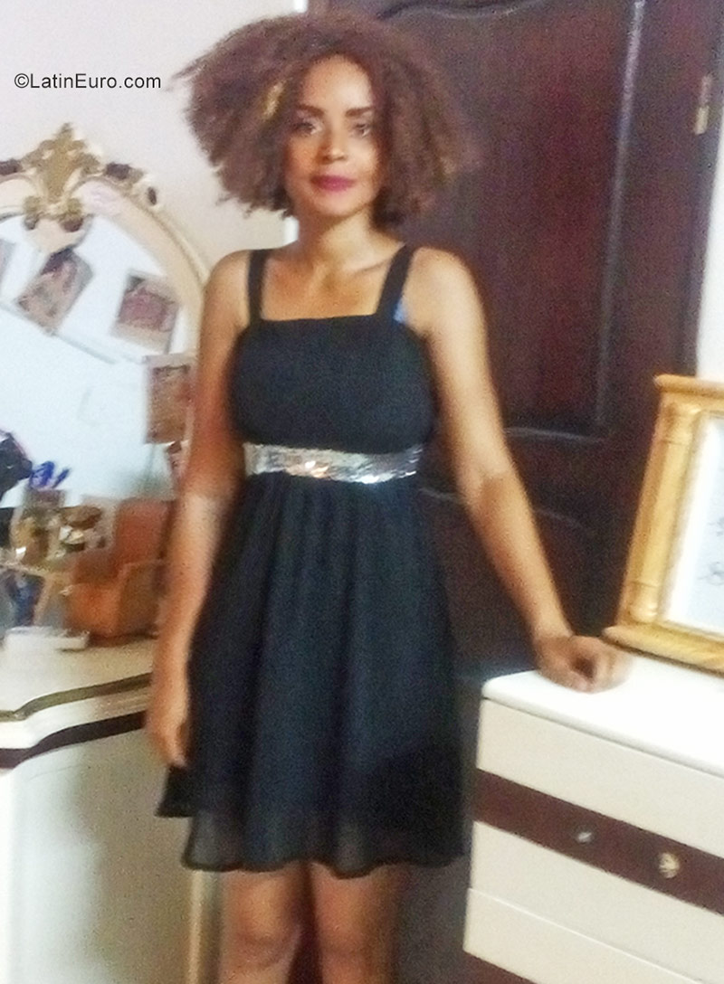 Date this sensual Ivory Coast girl Isabelle from Abidjan IC88