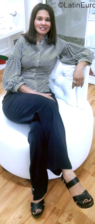 Date this athletic Dominican Republic girl Victoria from Santo Domingo DO27946