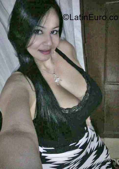 Date this attractive Colombia girl PAOLA28 from Cartagena CO20790
