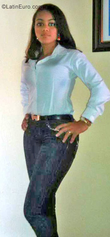 Date this good-looking Dominican Republic girl Glenny from La Romana DO40303