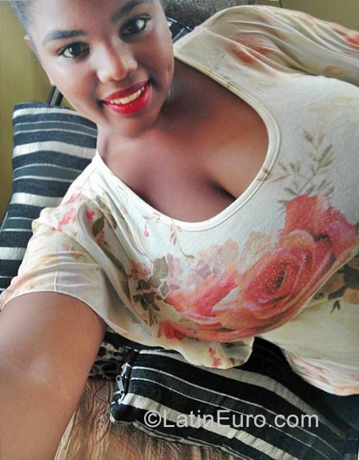 Date this lovely Dominican Republic girl Aura from Santo Domingo DO29110