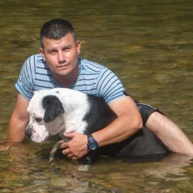 Date this hard body Colombia man Alex from Medellin CO21831