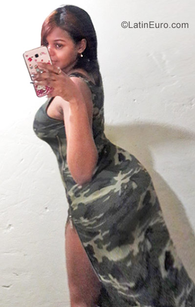 Date this charming Dominican Republic girl Baby flor from Santiago DO40094