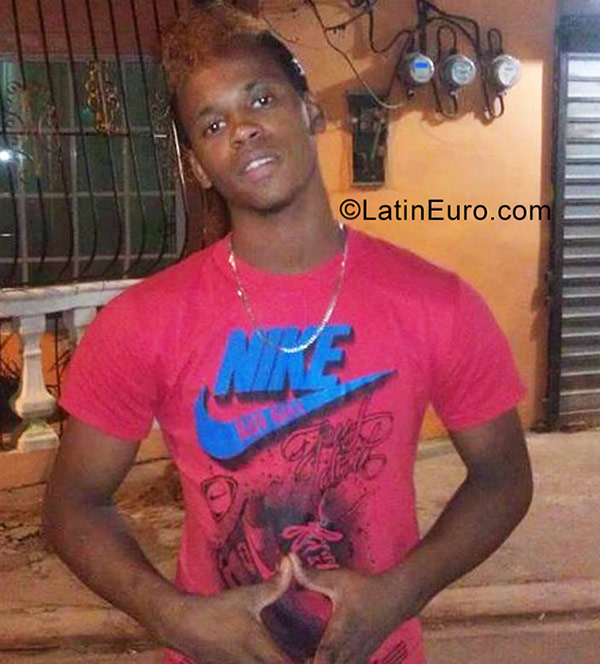 Date this gorgeous Dominican Republic man Junior ernest c from Brazil DO29338