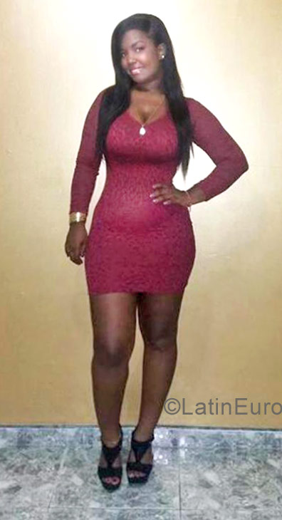 Date this voluptuous Colombia girl Paola from Cali CO22036