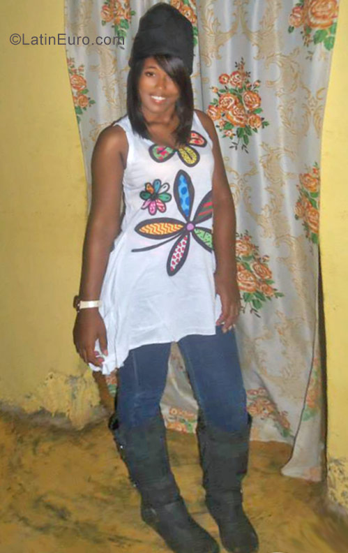Date this pretty Dominican Republic girl Ruth from Santo Domingo DO29489