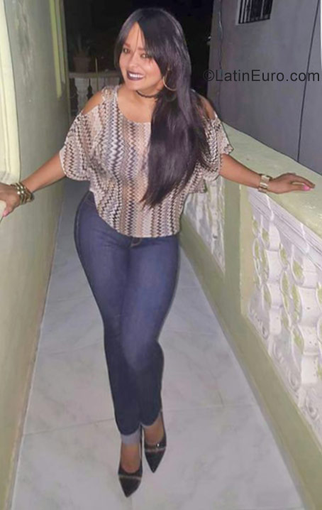 Date this tall Dominican Republic girl Jeyssi from La Romana DO29603