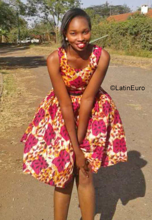 Date this pretty Kenya girl Emattah from Nairobi KE54
