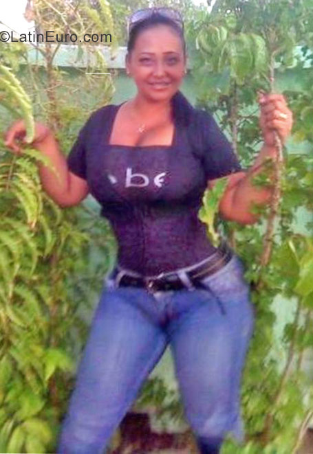 Date this nice looking Colombia girl Ledis from Bogota CO22033