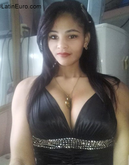 Date this passionate Dominican Republic girl Yubery from Santiago DO29715