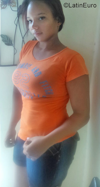 Date this happy Dominican Republic girl Damaris from Puerto Plata DO29762