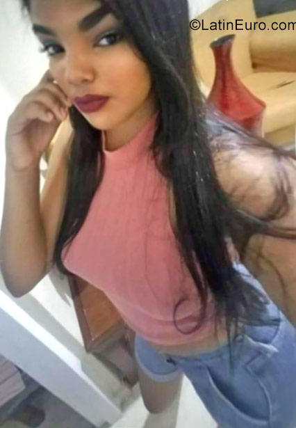 Date this sultry Dominican Republic girl Esmeralda from Santiago DO29897