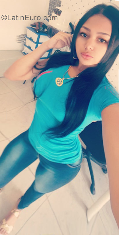 Date this young Dominican Republic girl Andrea from Santo Domingo DO29936