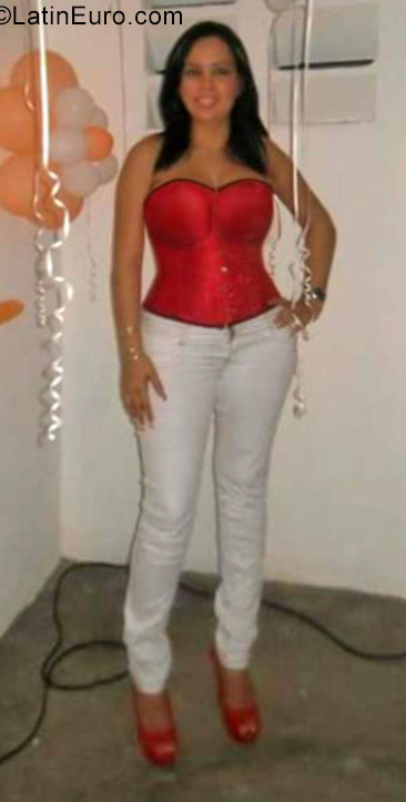 Date this stunning Dominican Republic girl Darolyn from Santo Domingo DO39889