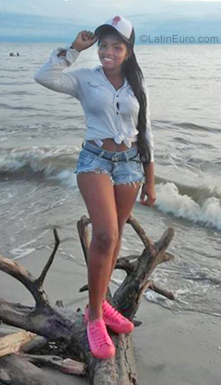 Date this lovely Colombia girl Tatiana from Medellin CO25886