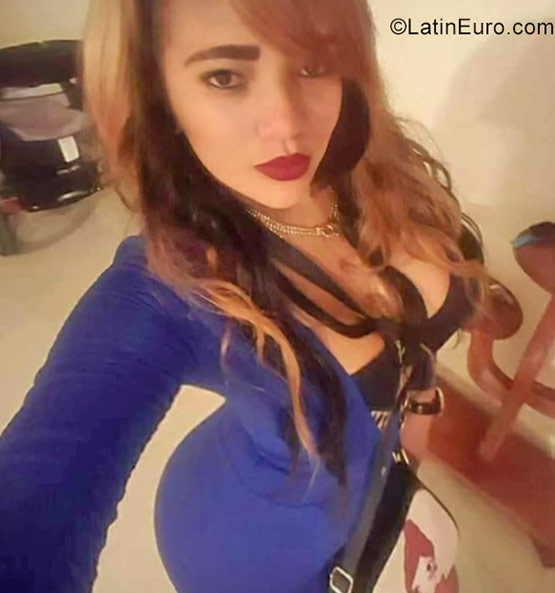 Date this foxy Dominican Republic girl Emilsiy from Santo Domingo DO30024