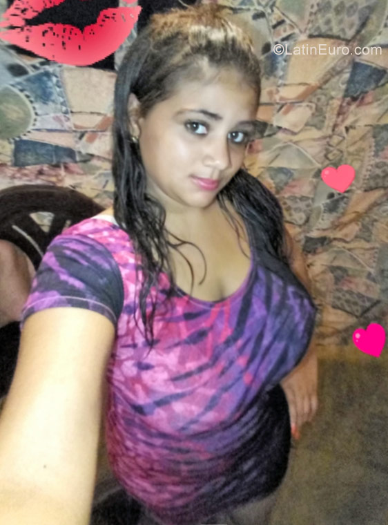 Date this attractive Dominican Republic girl Cristal from Higuey DO30057