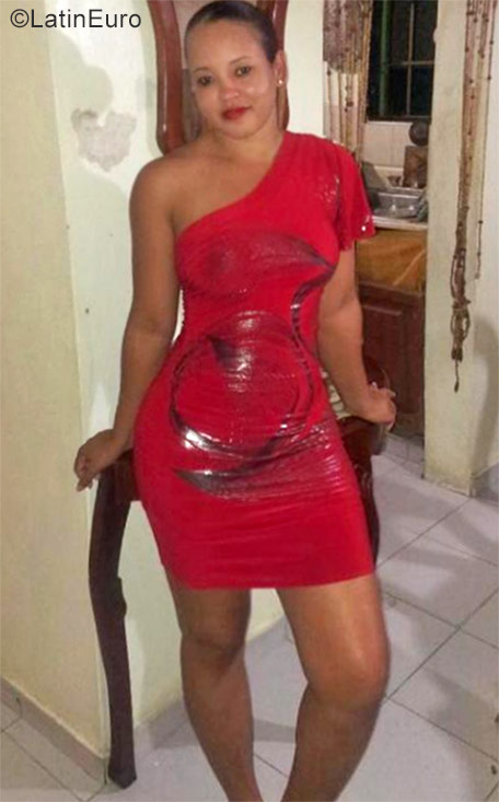 Date this attractive Dominican Republic girl Lara from Santo Domingo DO30075