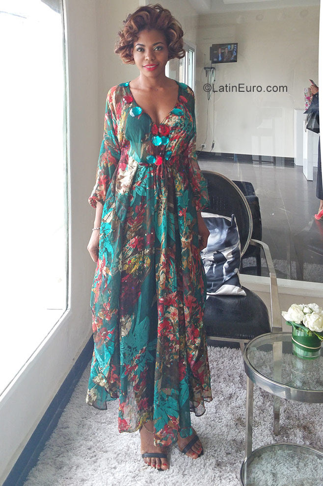 Date this voluptuous Senegal girl Patricia from Dakar SN245