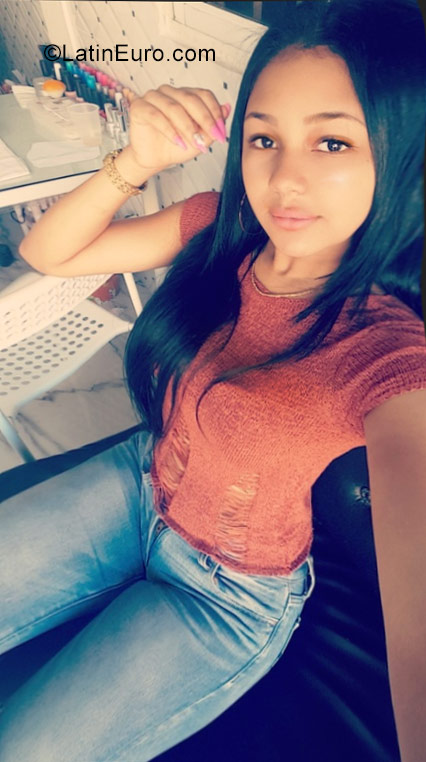 Date this georgeous Dominican Republic girl Nati from Santo Domingo DO30173