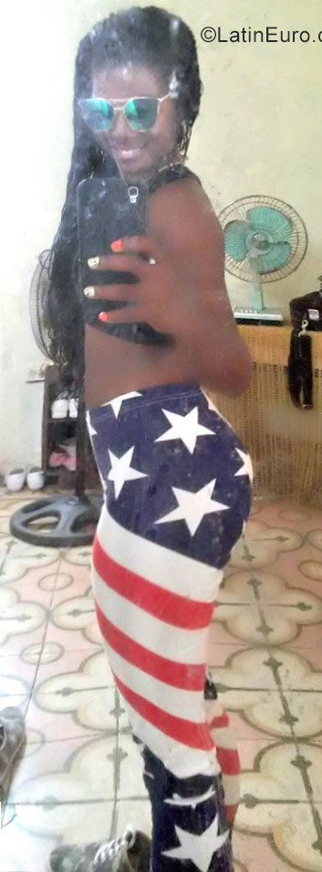Date this young Cuba girl Synaile from Camaguey CU101