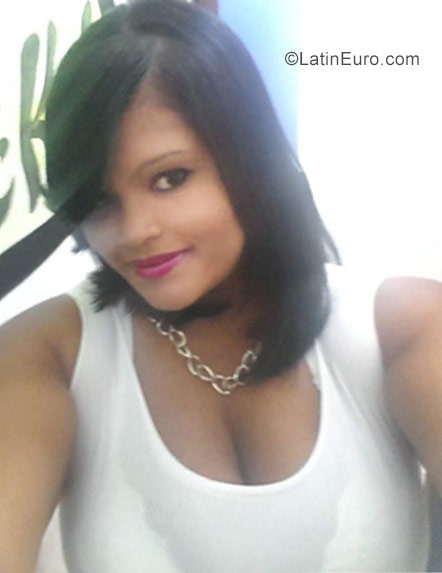 Date this lovely Dominican Republic girl Esther from Constana DO30279