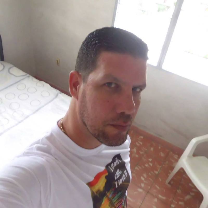Date this nice looking Cuba man Jorge Javier Le from Bayamo CU105
