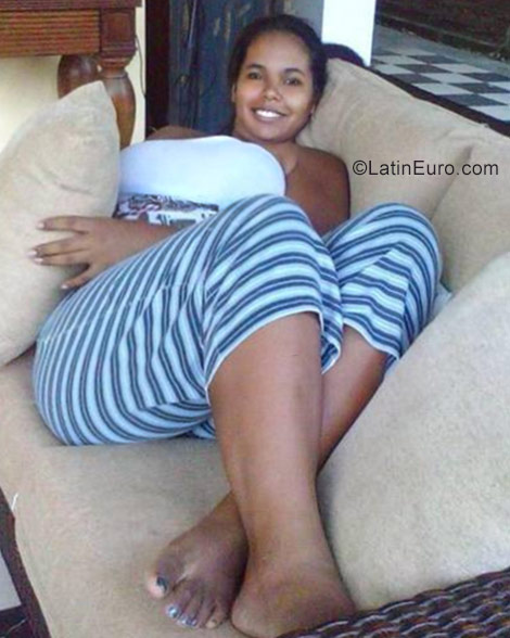 Date this charming Venezuela girl Paola from Caracas VE928