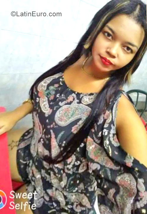 Date this lovely Dominican Republic girl Santa from Santo Domingo DO30315