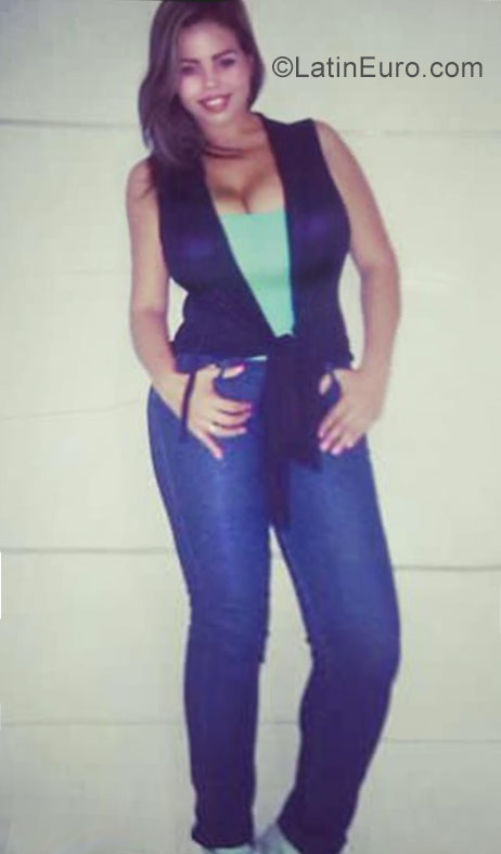 Date this hard body Venezuela girl Genesis from Caracas VE950
