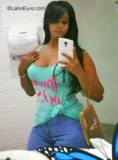 Date this stunning Dominican Republic girl Minerva from Santo Domingo DO30418