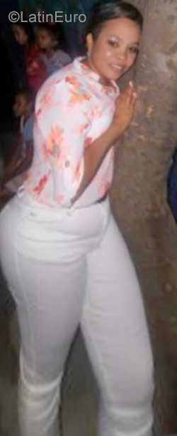 Date this lovely Dominican Republic girl Demeris from Santiago DO30431
