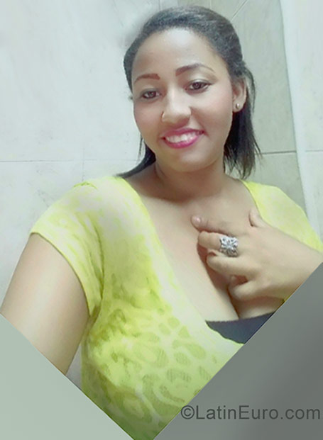 Date this young Ecuador girl Mariel from Guayaquil EC214