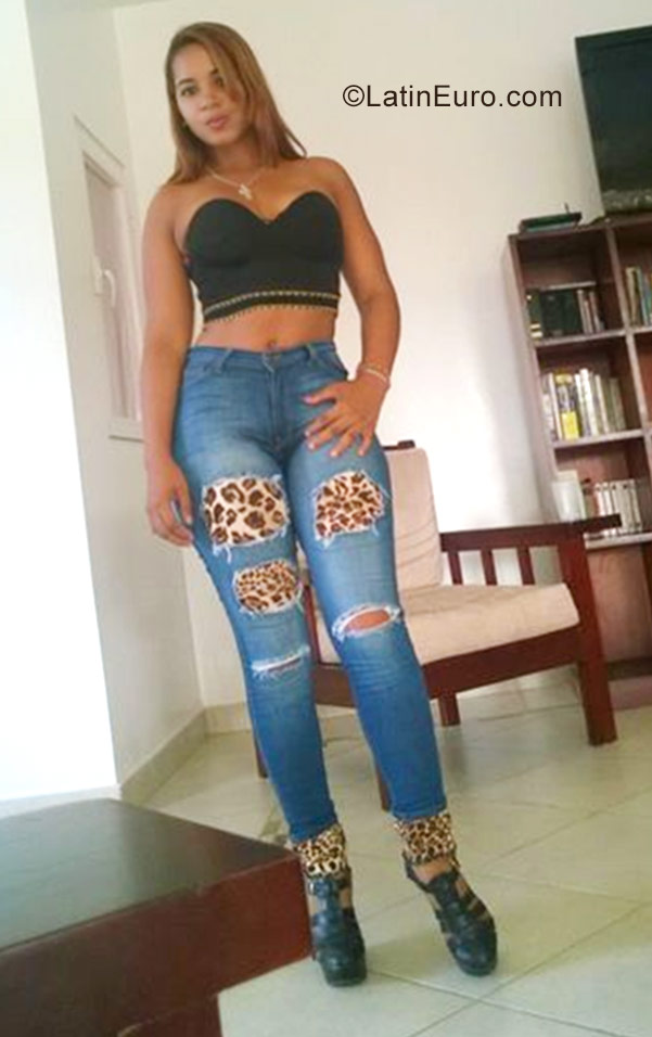 Date this good-looking Dominican Republic girl Esmarlin from Santiago DO30469