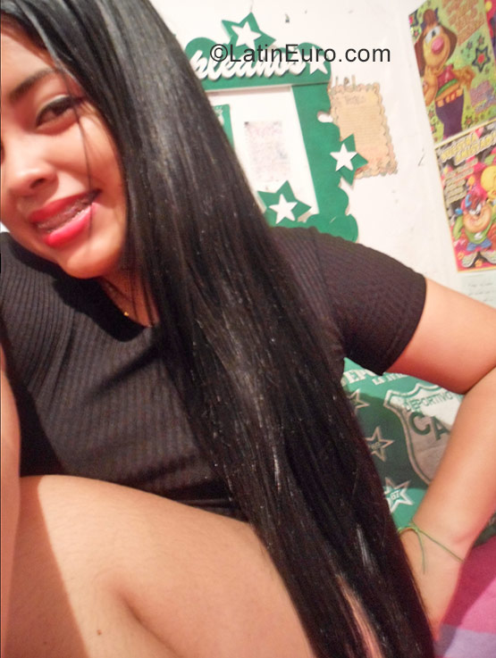 Date this voluptuous Colombia girl Michelle from Cali CO22507