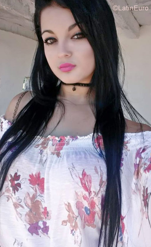 Date this exotic Cuba girl Silvia from Holguin CU146