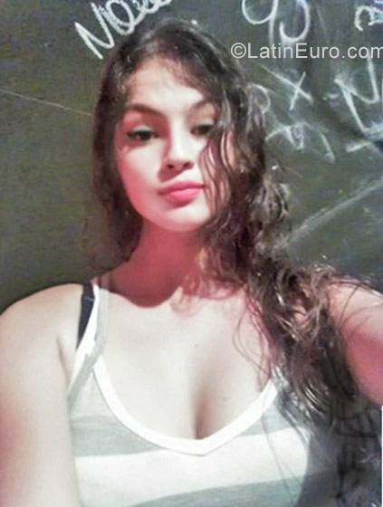 Date this athletic Colombia girl Carol from Tulua CO22659