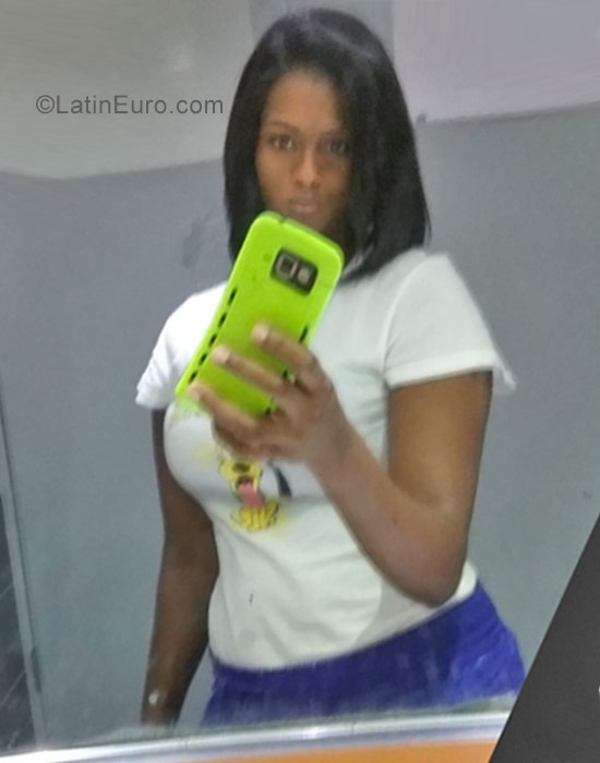 Date this charming Dominican Republic girl Yaenilis from Santo Domingo DO37593