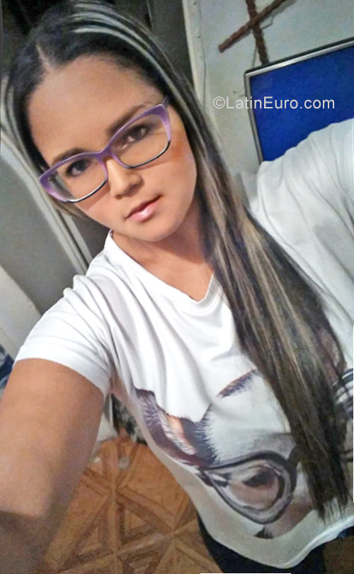 Date this charming Colombia girl Brisa from Medellin CO22715