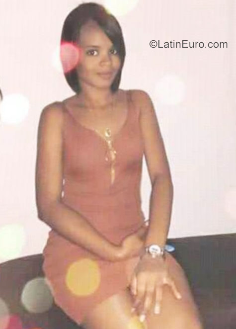 Date this hot Dominican Republic girl Ani from Santo Domingo DO30704