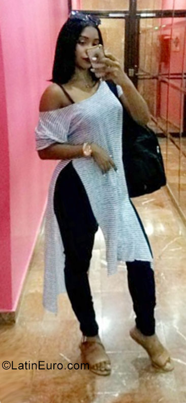 Date this exotic Dominican Republic girl Pamela from Santo Domingo DO30729