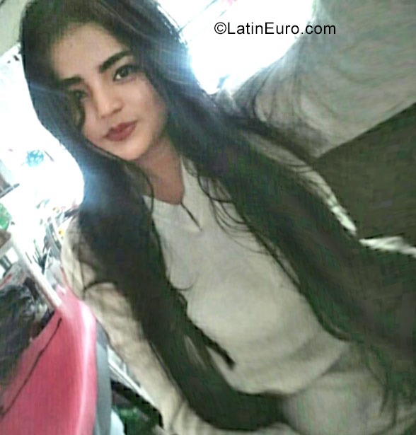 Date this young Colombia girl Blanca from Bogota CO22766