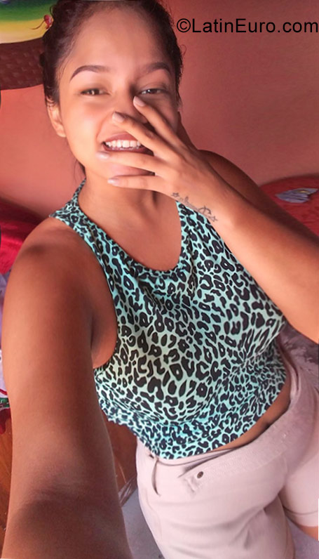 Date this attractive Ecuador girl Daniela from Guayaquil EC224