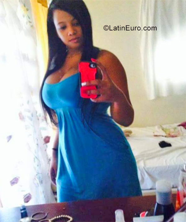 Date this tall Dominican Republic girl Julia from Santo Domingo DO30793