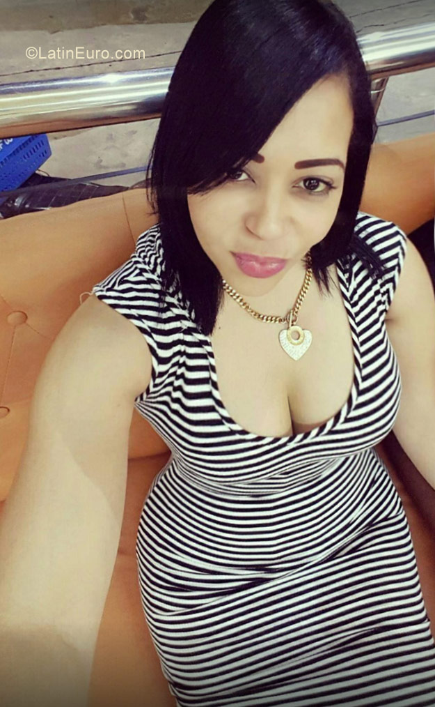 Date this sultry Dominican Republic girl Amelia from Santo Domingo DO30867