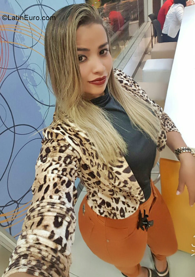 Date this georgeous Brazil girl Luane from Joinville BR10376